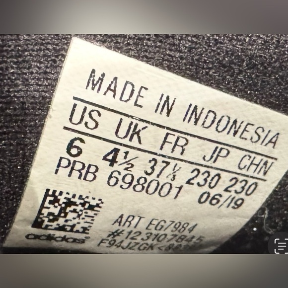 Women’s Adidias Swift Run Core Black,White & Metallic Silver Knit Sneakers: 6 - Picture 9 of 9